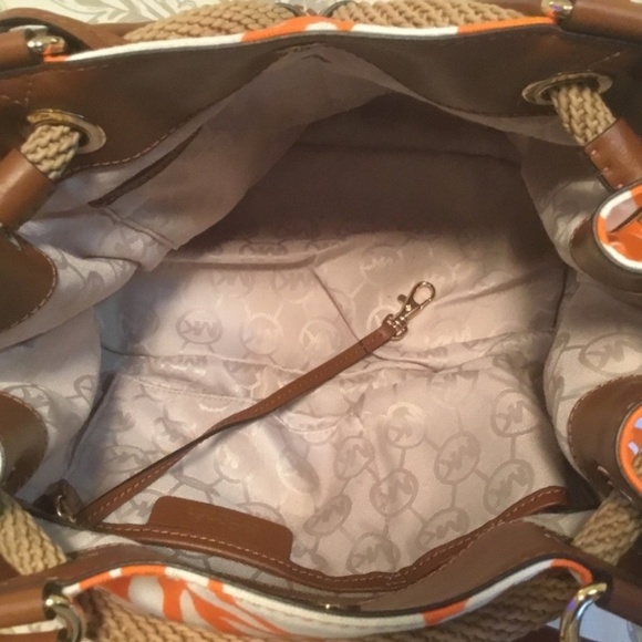 Michael Kors Drawstring Hobo - Picture 2 of 2